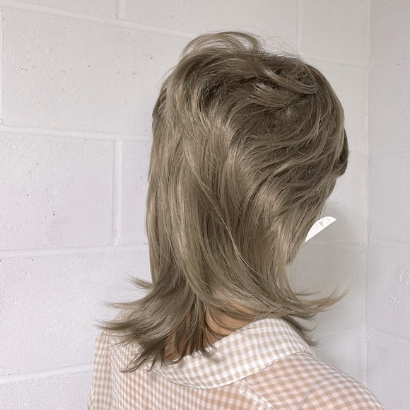 NWT 15” dark blonde natural shaggy layers puff 80’s volume realistic Abba wig - Picture 5 of 16